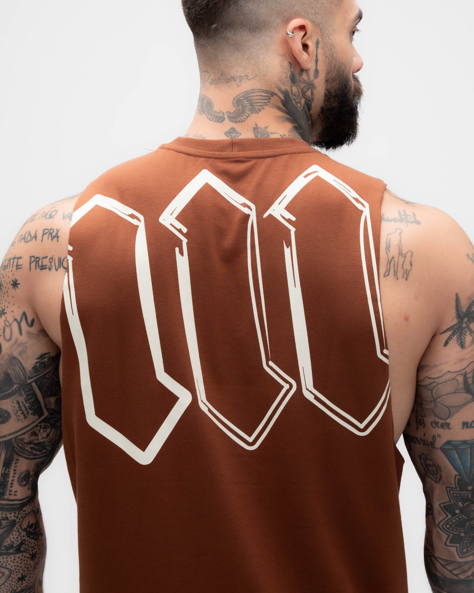 Regata Cut Off Mith Nation Doodle Marrom