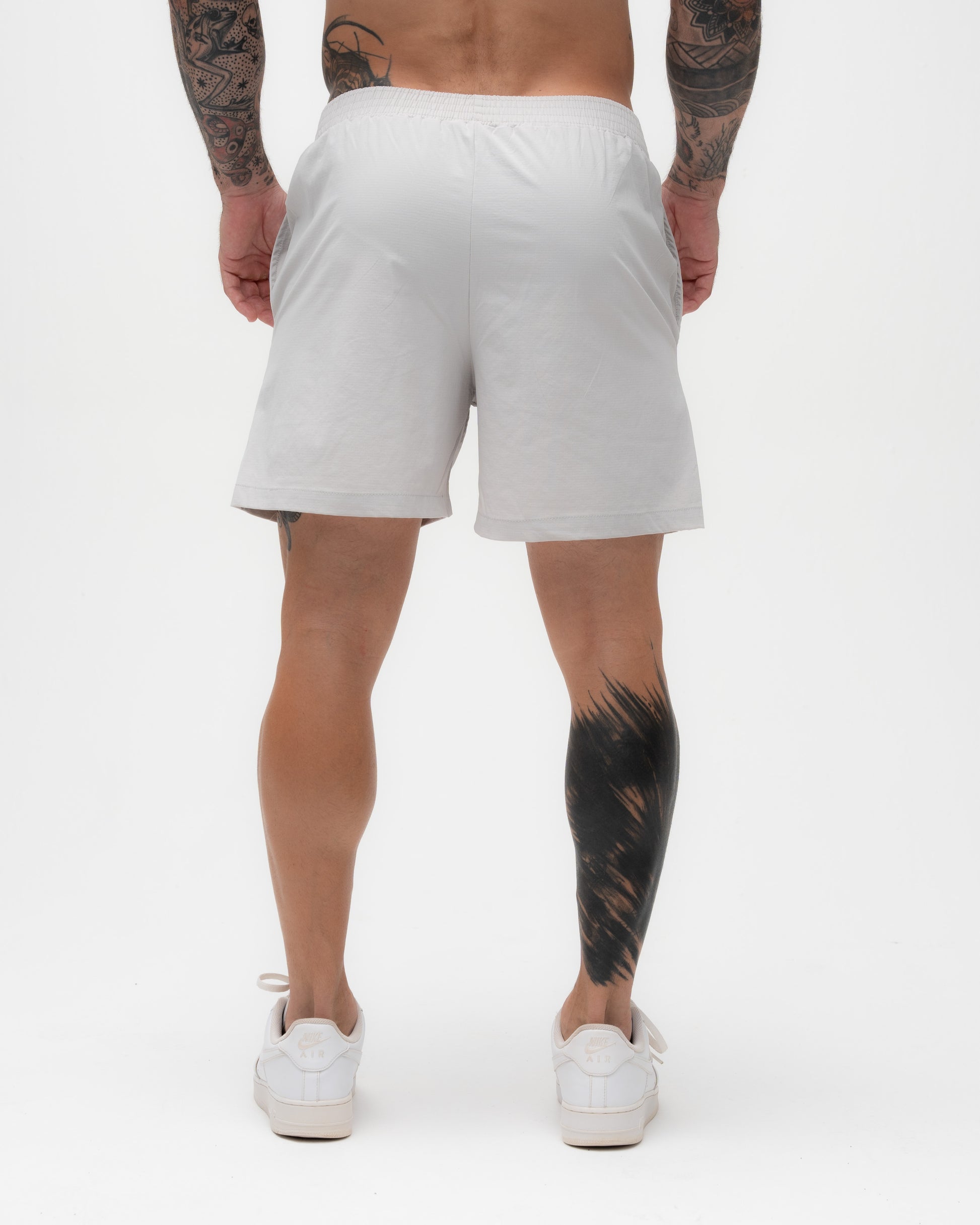 Shorts Curto de Tactel Mith Nation Soft Cinza