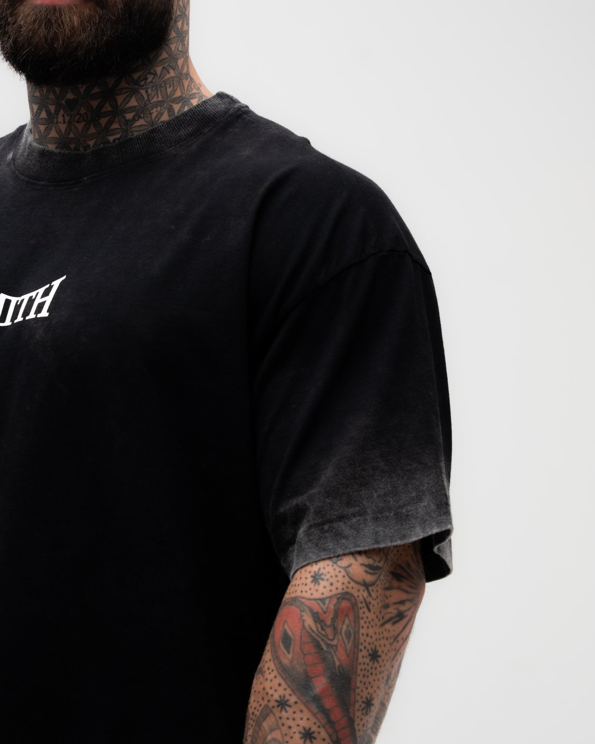 Camiseta Oversized Estonada Premium Mith X Batman Vs. Joker Preto