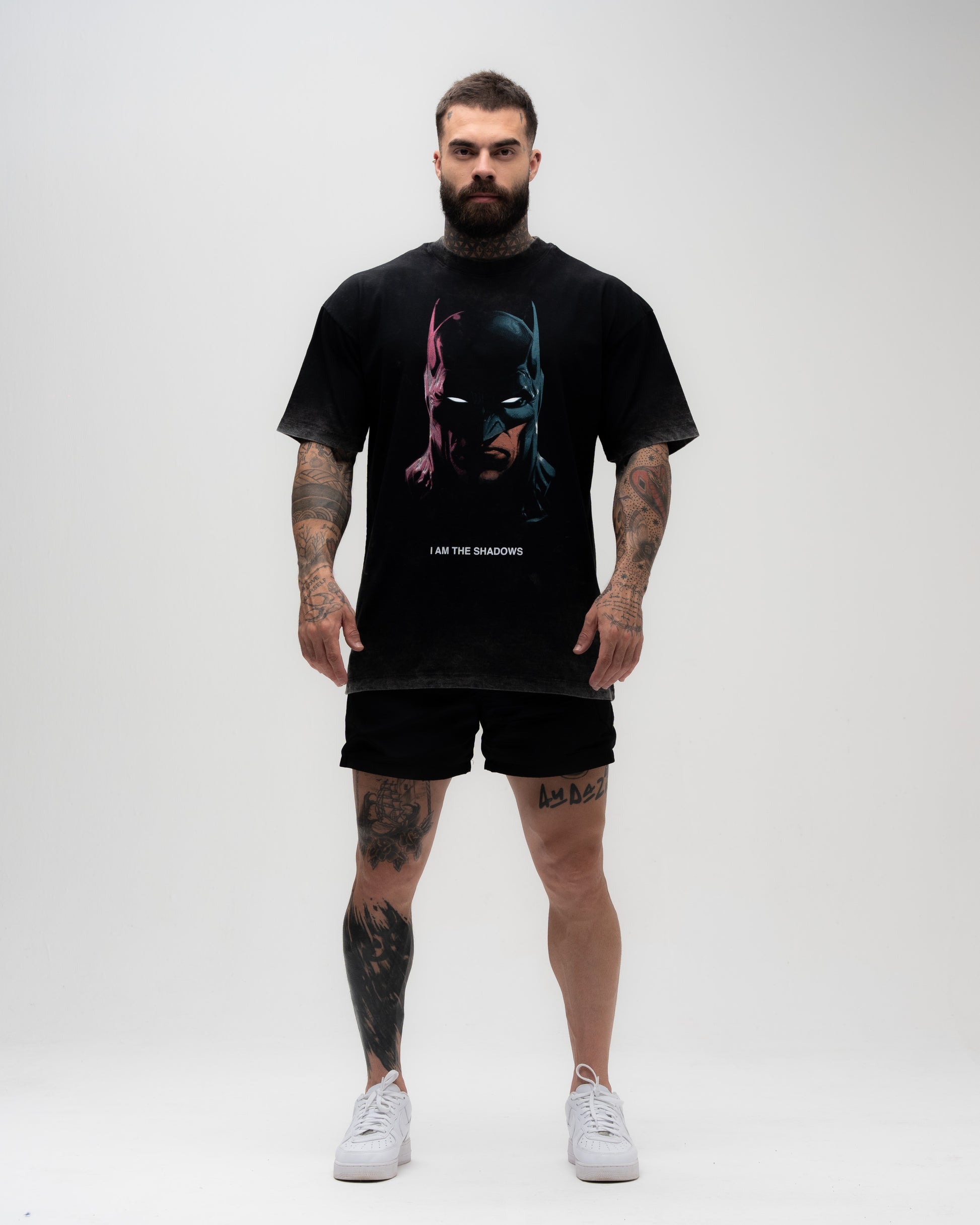 Camiseta Oversized Estonada Premium Mith X Batman I Am The Shadows Preto