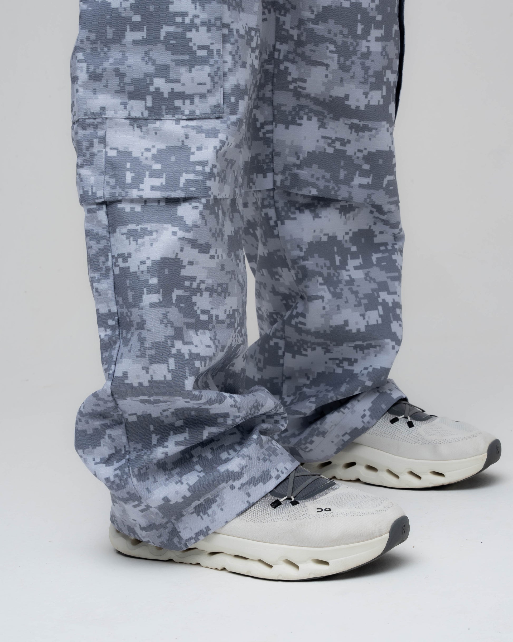 Calça Cargo Sublimado Camo Logo Cinza