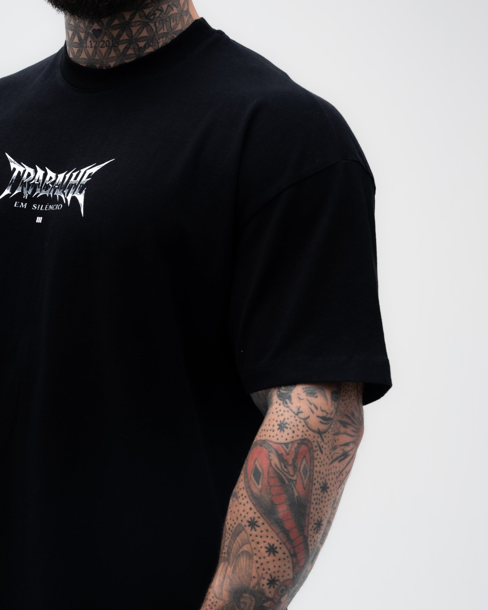 Camiseta Oversized Treino Mith Trabalhe em Silêncio Preto