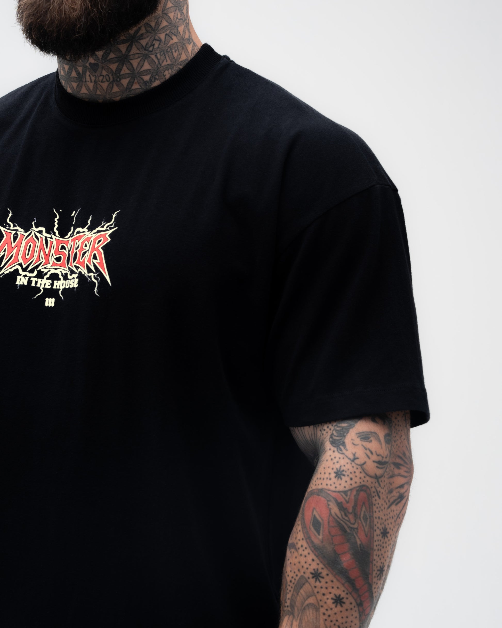 Camiseta Oversized Treino Mith Monster in The House Preto